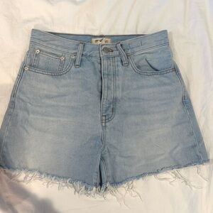 Madewell The Momjean Short – Light Wash – Size 27